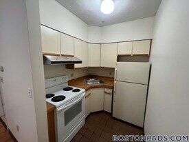 81 Essex St, Unit 41 in Boston, MA - Building Photo