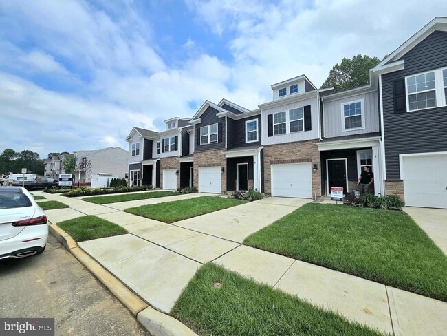 8 Whaler Dr in Runnemede, NJ - Building Photo - Building Photo