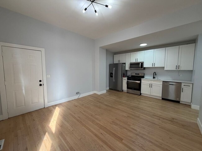 property at 932 N Richmond St