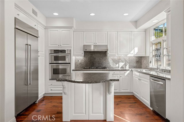 2676 Bungalow Pl in Newport Beach, CA - Building Photo - Building Photo