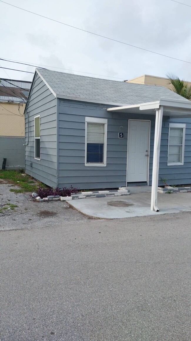 5 Cook St in Riviera Beach, FL - Building Photo - Building Photo