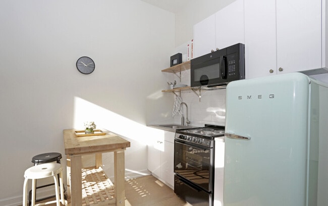 property at 810 N Clark St