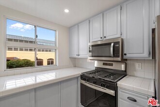 235 Main St in Los Angeles, CA - Building Photo - Building Photo