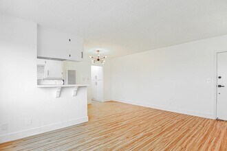 230 N Grand Ave in Los Angeles, CA - Building Photo - Building Photo