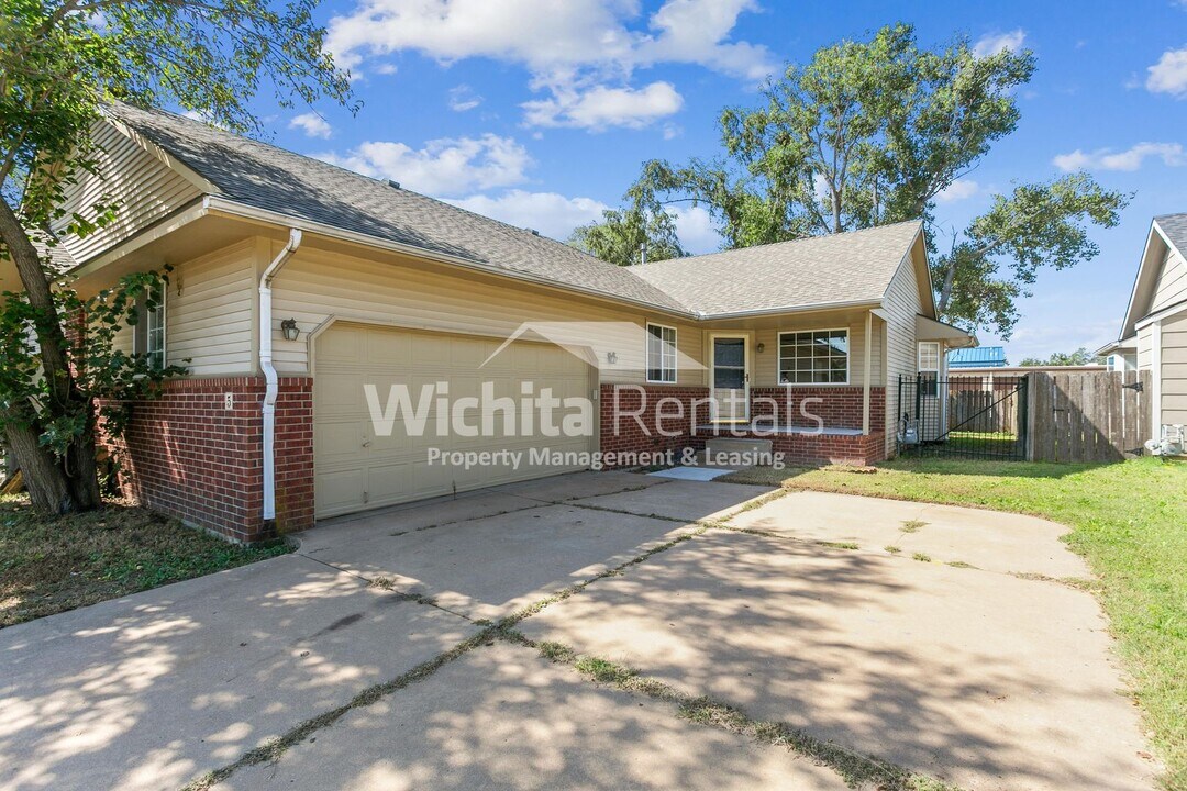 5 N Hopper Dr in Goddard, KS - Building Photo