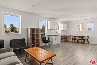 1147 W 37th St in Los Angeles, CA - Building Photo - Building Photo