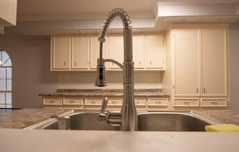 3306 Timberlane Cir, Unit GT4 in Orange, TX - Building Photo - Building Photo