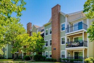 Abbotts Run Apartment Homes in Alexandria, VA - Foto de edificio - Building Photo