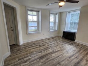 500 Radcliffe St, Unit 1 in Bristol, PA - Building Photo - Building Photo