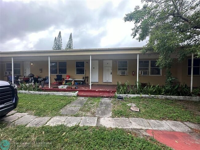 1947 Buchanan St in Hollywood, FL - Building Photo - Building Photo