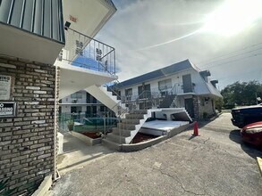 Andrea in Hollywood, FL - Building Photo - Interior Photo