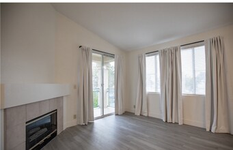 5155 W Tropicana Ave in Las Vegas, NV - Building Photo - Building Photo