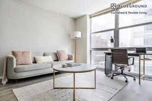 180 N Jefferson St in Chicago, IL - Building Photo