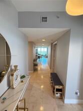 15051 Royal Oaks Ln in North Miami, FL - Building Photo - Building Photo