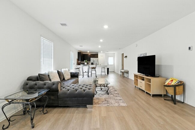 379 Jewett Meadow Dr