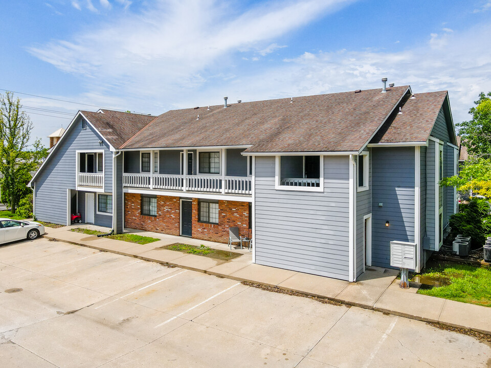 Autumn and August Place in Lawrence, KS - Building Photo