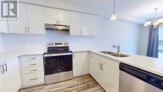 328 Bradshaw Dr in Stratford, ON - Building Photo - Building Photo