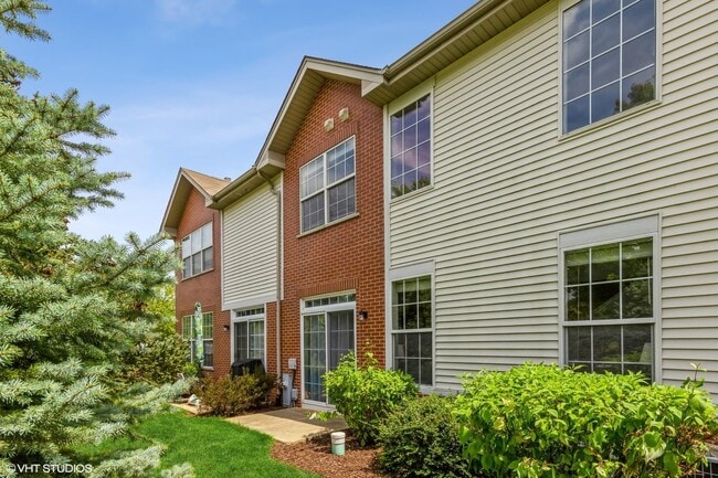 24226 Walnut Cir in Plainfield, IL - Building Photo - Building Photo