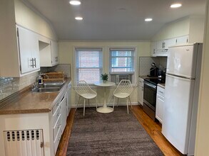 93 Lafayette St, Unit 2 in Waltham, MA - Building Photo - Building Photo