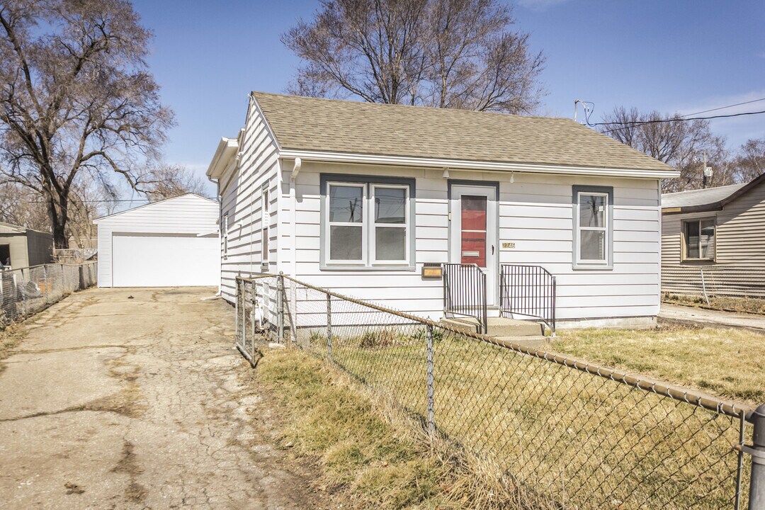 2246 Garfield Ave in Des Moines, IA - Foto de edificio