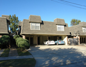 Metairie Plaza Apartments in Metairie, LA - Foto de edificio - Building Photo