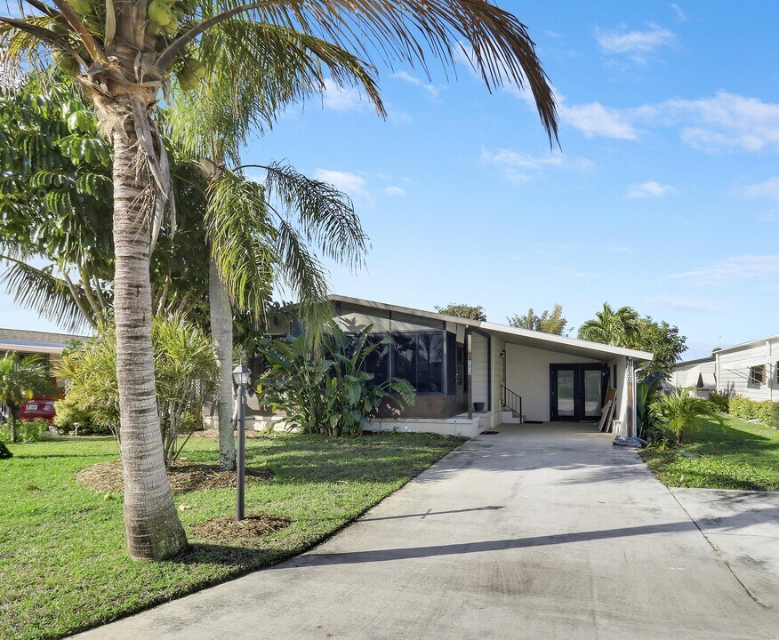 7830 SE Shenandoah Dr in Hobe Sound, FL - Building Photo