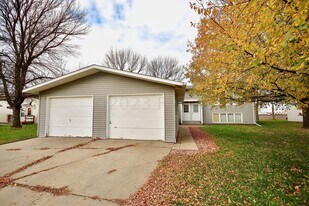 3103 Covent Garden St S in Moorhead, MN - Building Photo