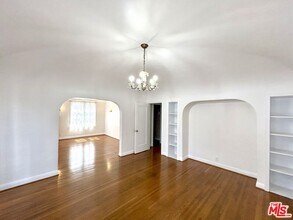 621 S Highland Ave in Los Angeles, CA - Building Photo - Building Photo