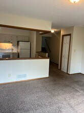 1530 Larpenteur Ave E in St. Paul, MN - Building Photo - Building Photo