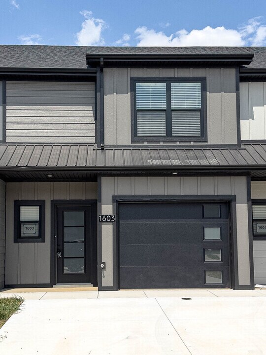 1603 Jonathan Wade Cir in Clarksville, TN - Building Photo