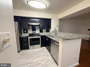 6004 Curtier Dr, Unit D in Alexandria, VA - Building Photo - Building Photo