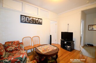 54 Egmont St, Unit 2 in Brookline, MA - Building Photo - Building Photo