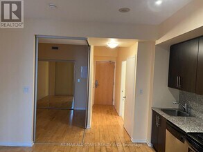 65 Bremner Blvd in Toronto, ON - Building Photo - Building Photo