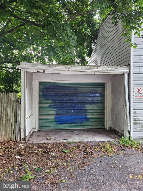 property at 605 E Centre St