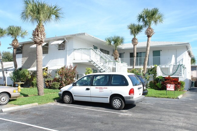 2596 Tulane Ave in Daytona Beach, FL - Foto de edificio - Building Photo