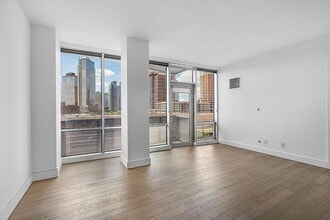 5-19 Borden Ave in Queens, NY - Building Photo - Building Photo