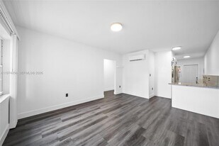 3551 SW 10th St in Miami, FL - Building Photo