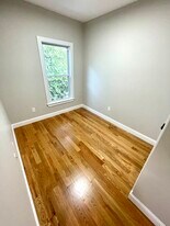 247 Chelsea St, Unit 3 in Boston, MA - Building Photo