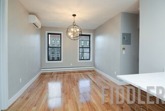 220 Roebling St in Brooklyn, NY - Building Photo - Building Photo