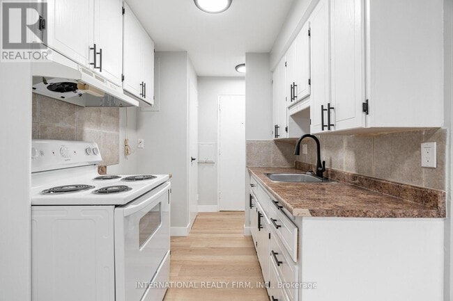 24 Brookside St in London, ON - Building Photo - Building Photo