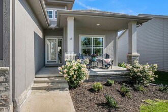 7966 Ponderosa Dr in Papillion, NE - Building Photo - Building Photo