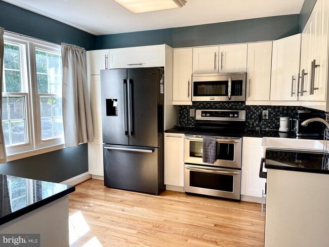 246 Commons Dr NW in Vienna, VA - Building Photo - Building Photo