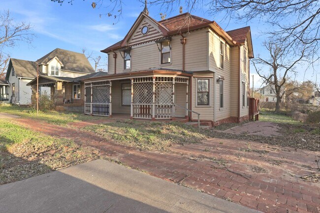 609 E Harrison Ave in Guthrie, OK - Building Photo - Building Photo