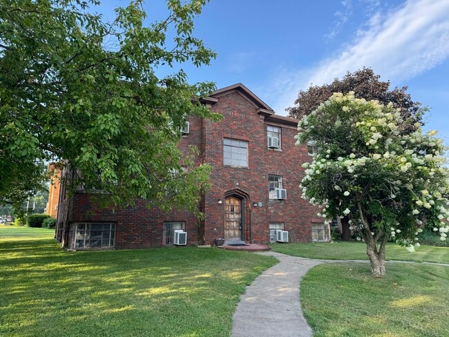 405 W Columbia Ave