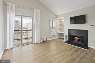 12157 Penderview Terrace in Fairfax, VA - Building Photo