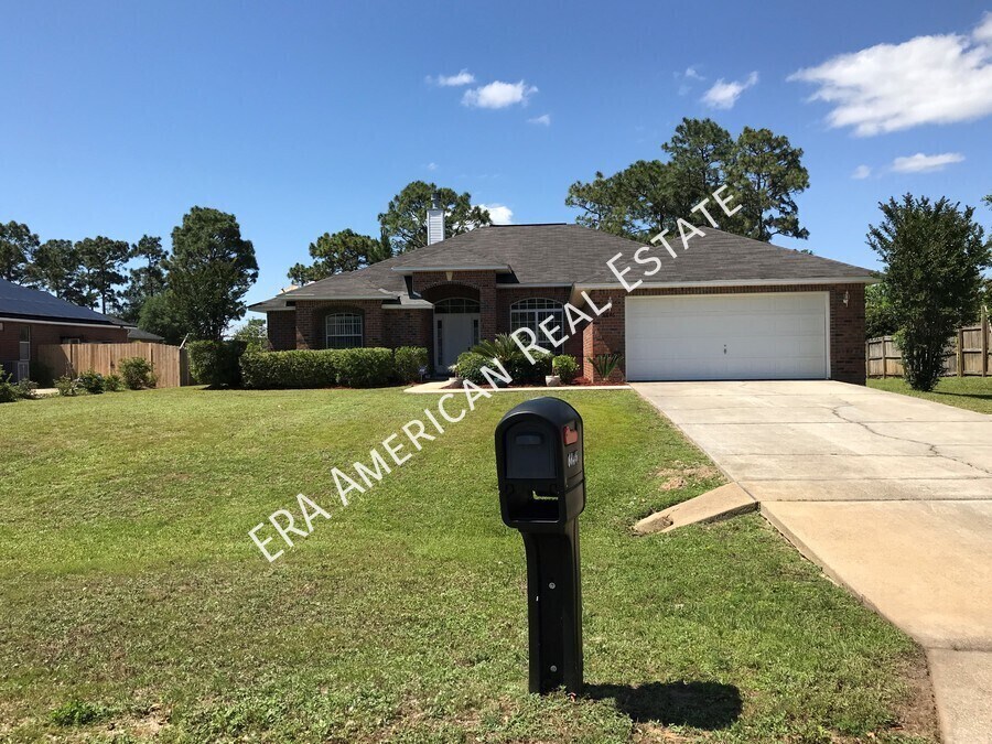 6846 Fernandina Rd in Navarre, FL - Building Photo