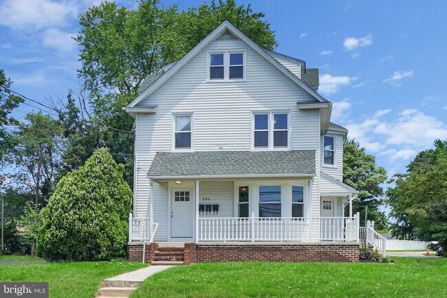property at 121 E Browning Rd