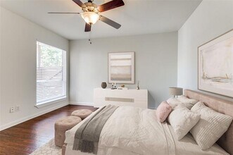 3121 Park Ln in Dallas, TX - Foto de edificio - Building Photo