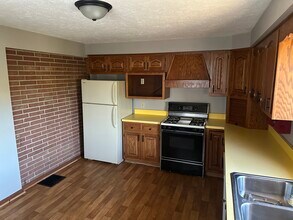 1898 Ashland Rd, Unit 2 in Mansfield, OH - Building Photo - Building Photo