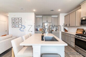 15705 Singh Dr in Austin, TX - Foto de edificio - Building Photo